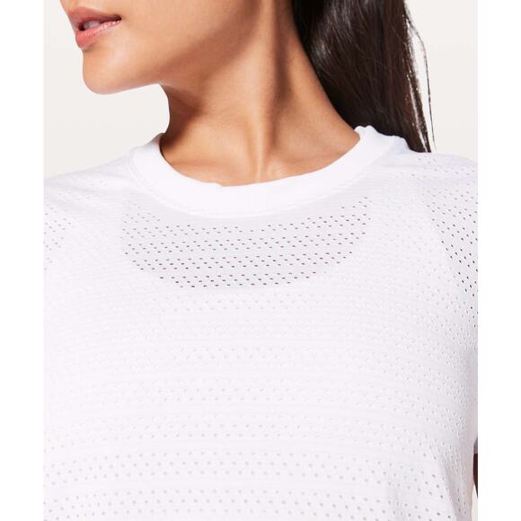 Lululemon Breeze By Short Sleeve Squad Size 8 White Top Active Athleisure W3AWQS - Picture 3 of 11